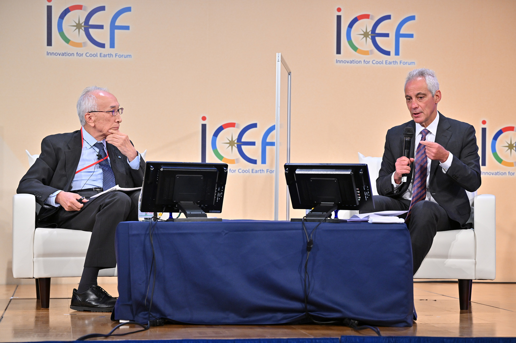 H.E. Rahm Emanuel (Ambassador Extraordinary and Plenipotentiary of the United States of America to Japan) and Mr. TANAKA Nobuo (Chair of ICEF Steering Committee) in the session of Sustainable Nuclear Systems